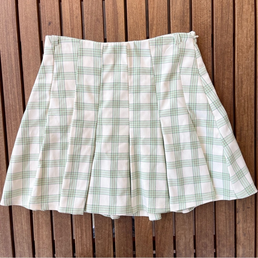 BERSHKA ~ Cream and Green Plaid Mini Skirt with Cute Box Pleats ~ Size XS